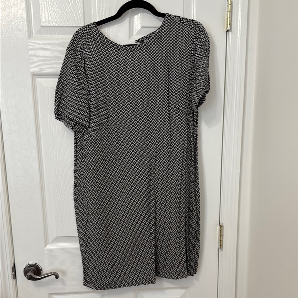 Elegant Black and White Patterned Dress